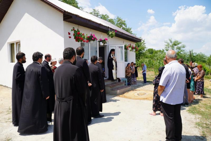 Casă pentru trei copii orfani de mamă