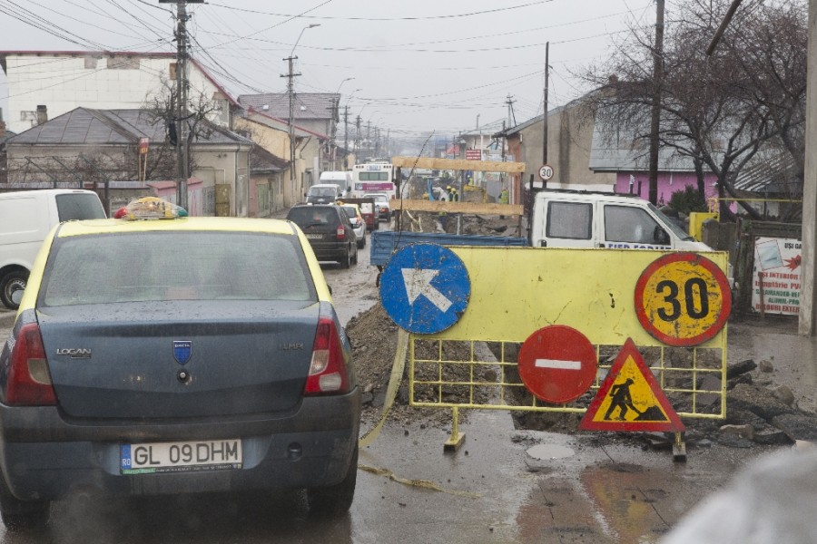 Deocamdată, doar promisiuni/ O mână de ASFALT pentru drumul Tecuci - Matca