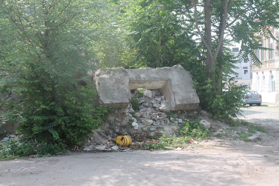 Porţiuni întregi de la SPICU arată ca după BOMBARDAMENT