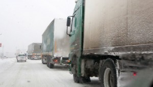 Drum blocat la Tirighina! Primarul se roagă să se oprească ninsoarea