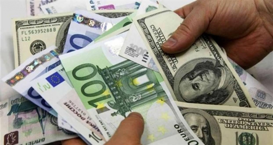 Euro și-a reconsolidat poziția de la 4,66 lei