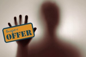 Cum vă PĂCĂLESC comercianţii cu PROMOŢII şi REDUCERI FALSE