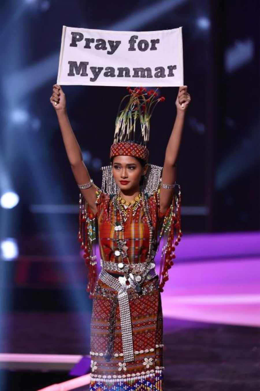 „Rugaţi-vă pentru Myanmar” - mesajul concurentei la Miss Univers