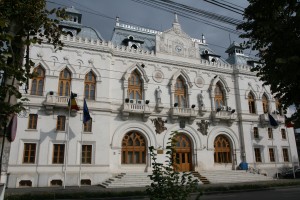 Sute de decizii administrative ale autorităţilor gălăţene au ajuns în instanţă în anul 2012