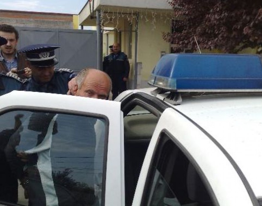 Chef finalizat la secţia de poliţie. A furat sacoşa crâşmăriţei din sat