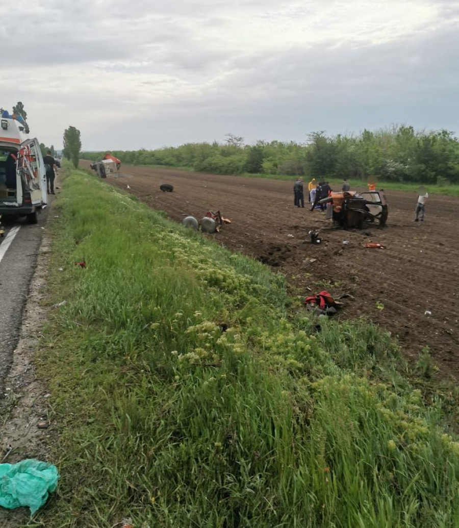 Accident grav cu vehicule grele. Un șofer a murit după un impact cu un tir