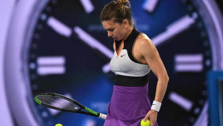 Simona Halep îşi amână revenirea pe teren