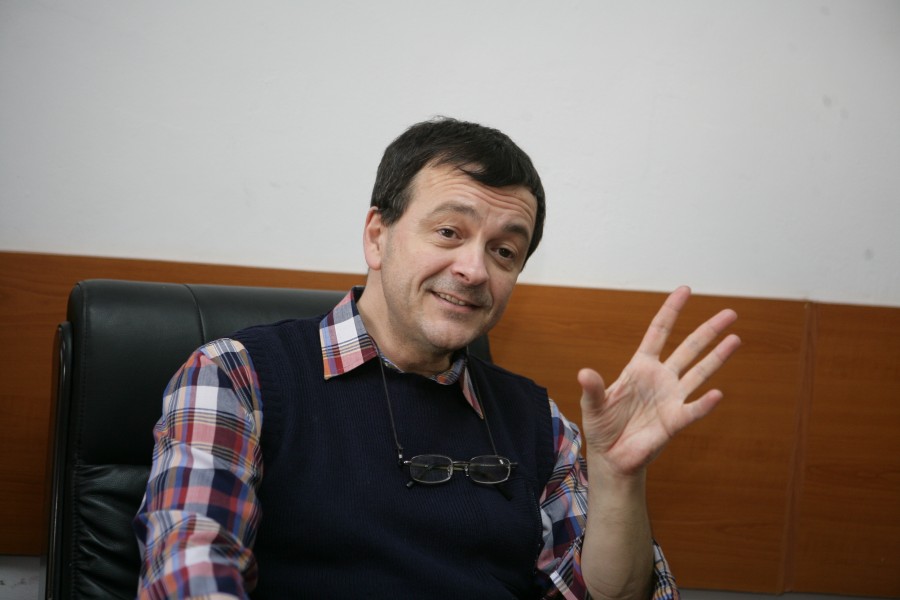 Interviuri cu candidaţii la funcţia de rector (II) - Lucian Georgescu: „Sunt o persoană pragmatică”