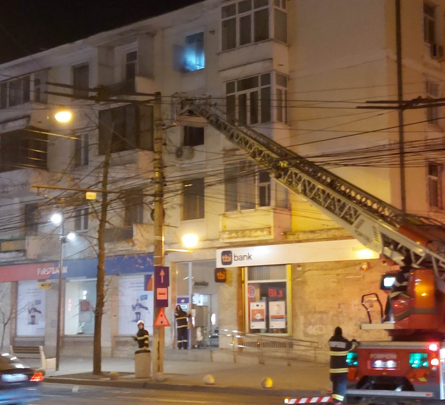 Incendiu la un bloc din centrul oraşului