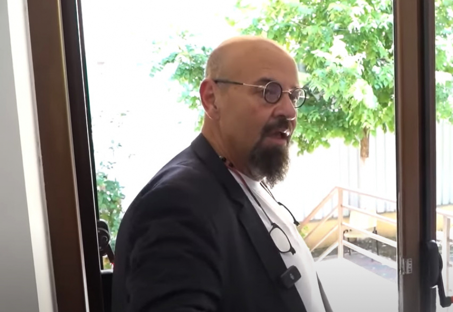 Minora gravidă umilită de Piedone într-un video postat pe Facebook a născut prematur (VIDEO)