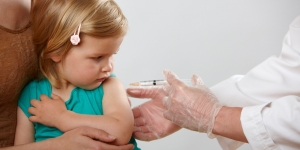 Copiii nevaccinaţi RISCĂ să nu mai fie primiţi la şcoală
