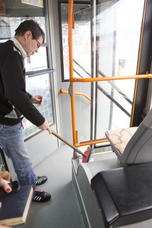 &quot;PRIMATELE&quot; din transportul în comun/ LIPSĂ acută de CIVILIZAŢIE în autobuzele gălăţene