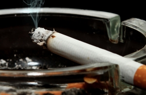 Gălăţenii FUMEAZĂ zilnic 120.000 de pachete de ţigări