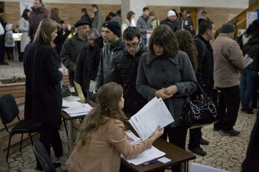 BURSA LOCURILOR DE MUNCĂ Galaţi/ De cinci ori MAI MULTE POSTURI decât gălăţeni DORNICI DE MUNCĂ
