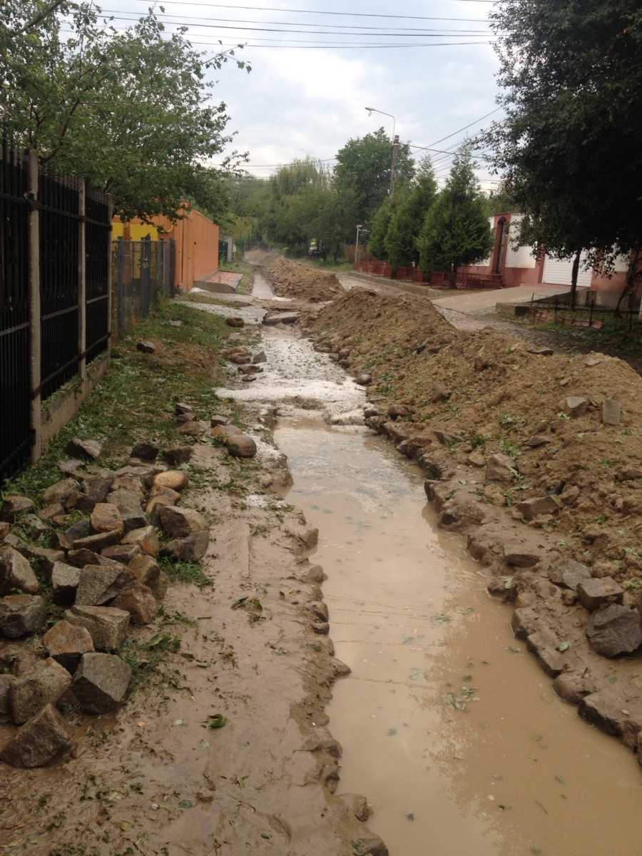 Şanţuri cu constructori mincinoşi pe Anghel Saligny