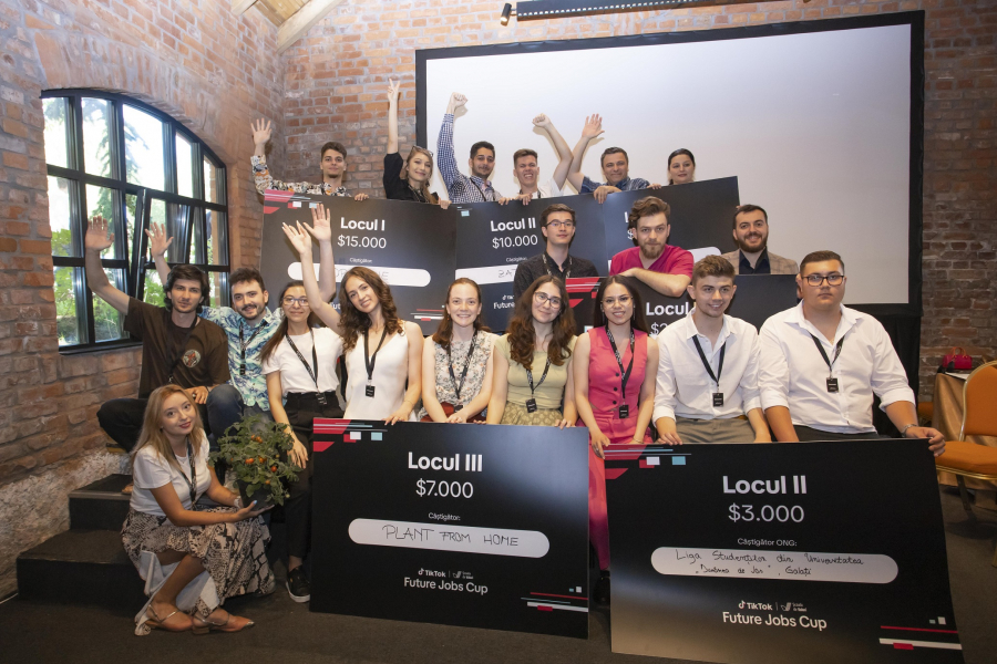 Studenți gălățeni premiați de TikTok și de Școala de Valori
