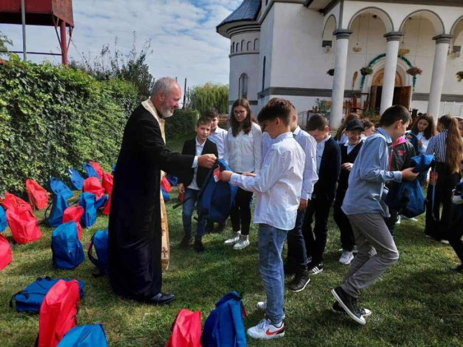 Daruri pentru elevi în prima zi de școală