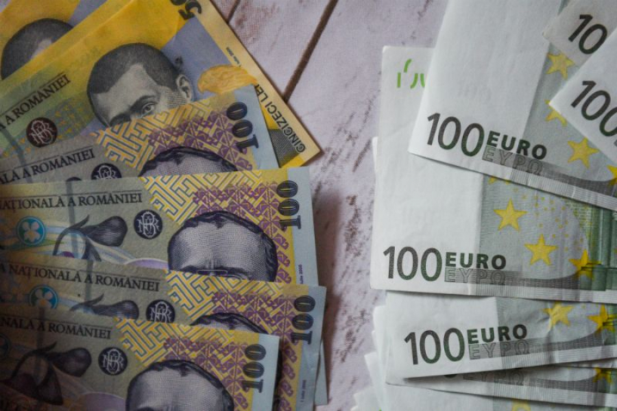 August a fost luna stabilă pentru euro/leu