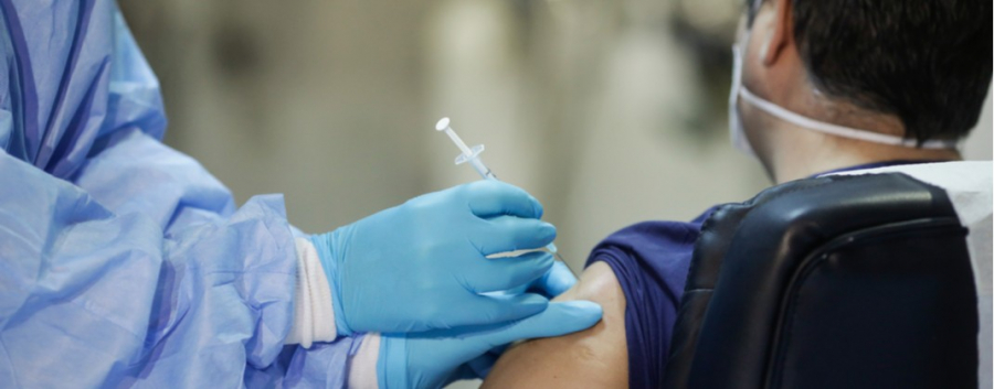 Vaccinarea, tot mai des "în fișa postului"