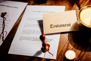 Moştenirea legală versus moştenirea testamentară