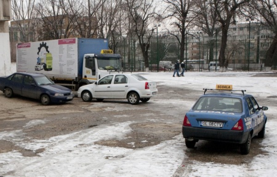 Ministerul de interne face o derogare: Elevii de la "Auto" vor obţine categoriile C şi CE la 18 ani