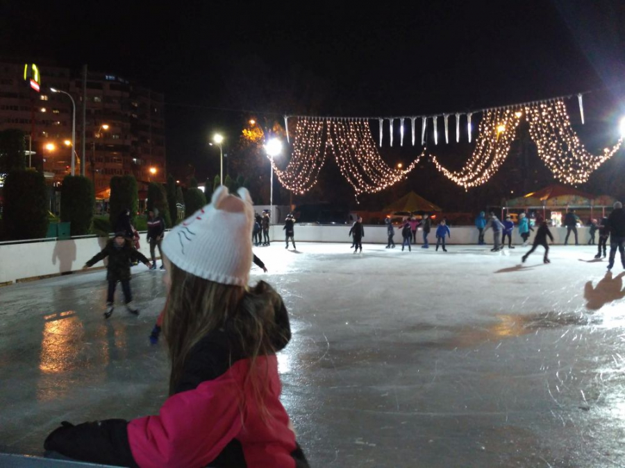 Bâlci şi patinoar în aer liber la Sala Sporturilor (FOTO)