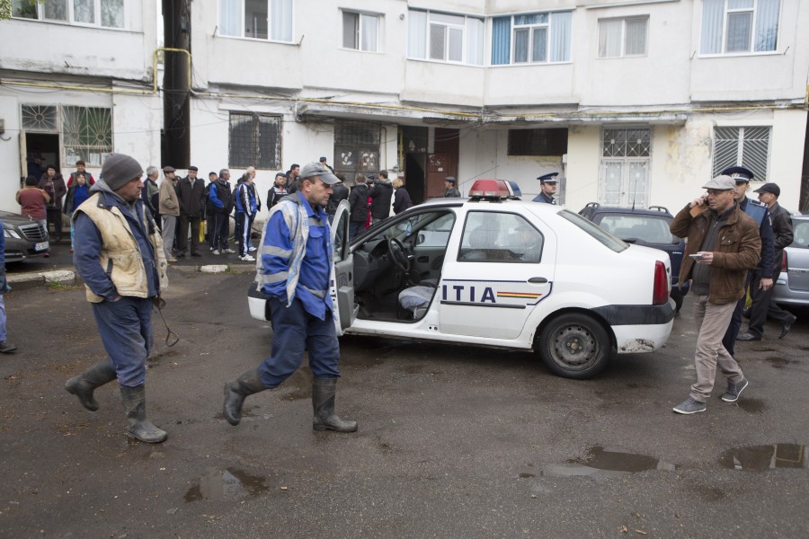 Revoltă în Micro 39 C. Au ieşit în stradă pentru dreptul la apă (FOTO)