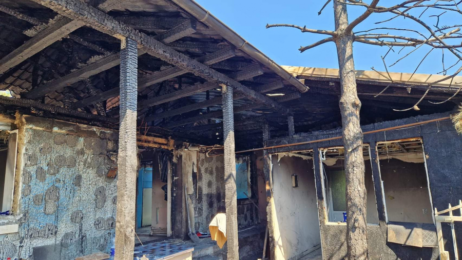 Să ajutăm o familie aflată la ananghie! Doi pensionari au rămas fără casă după un incendiu (FOTO)