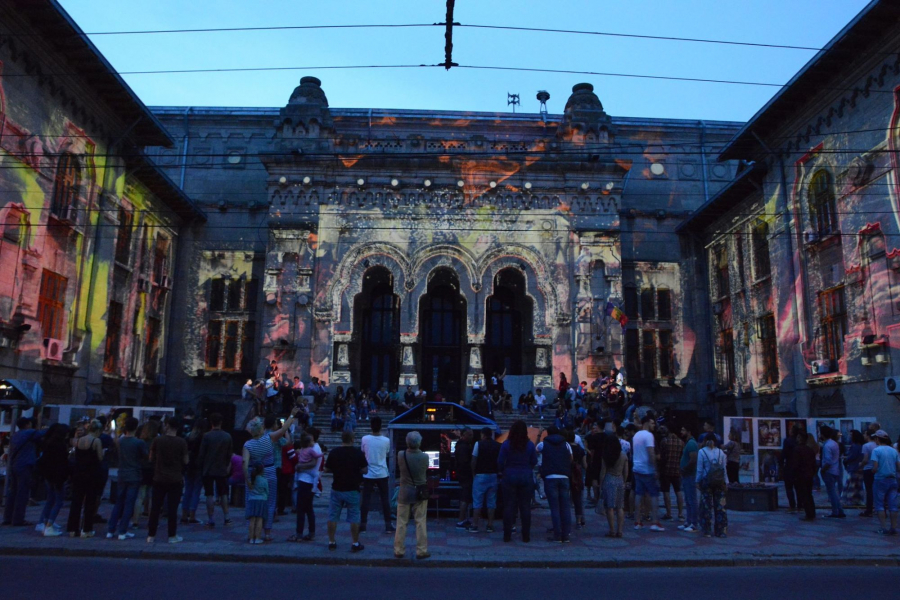 Spectacol de muzică şi lumini la Universitate