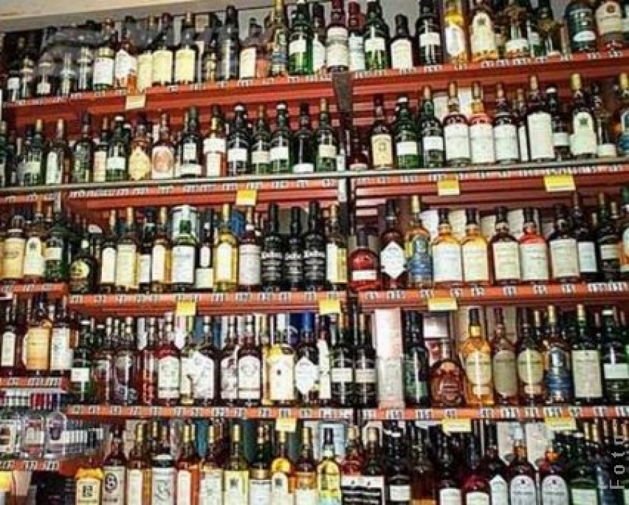 Vama confiscă 250.000 de  litri de alcool 