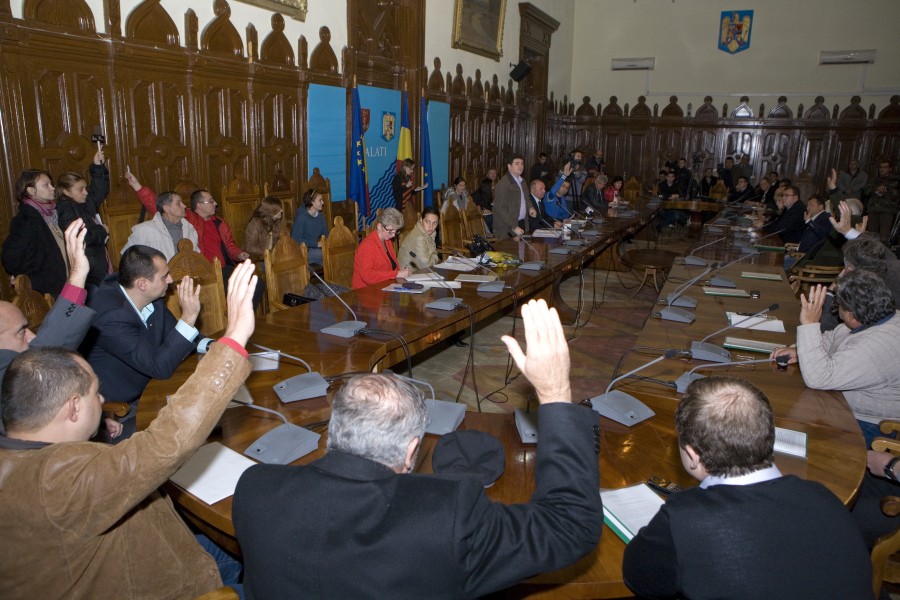 Consiliul Local cu restanţe - Cuiele din talpa administraţiei locale