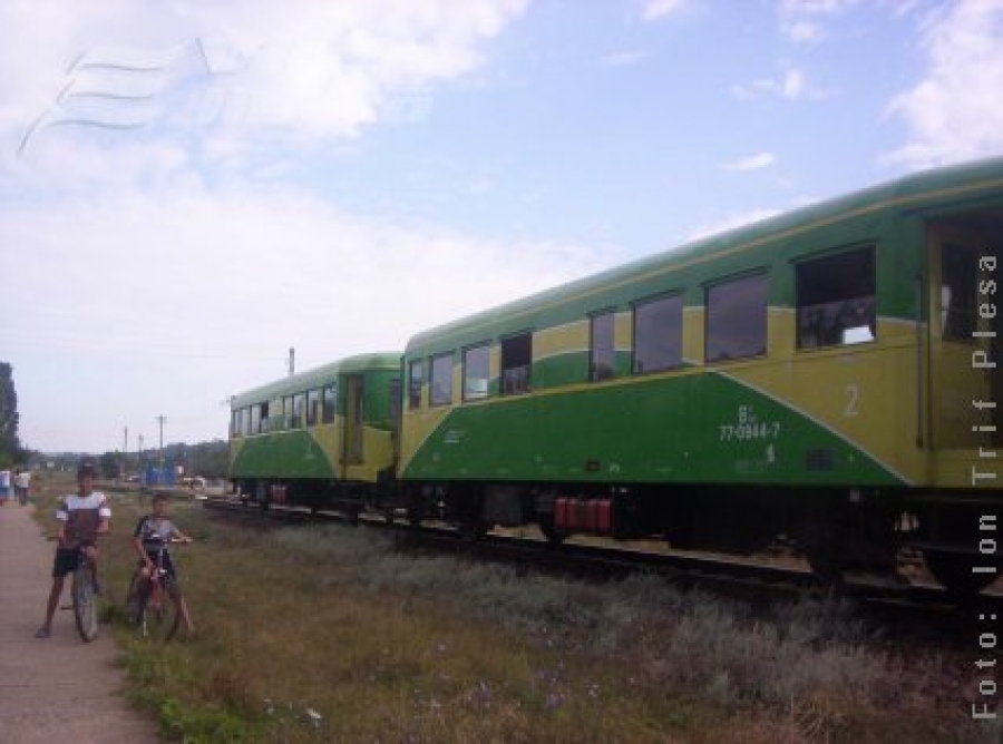 Trenul de Fălciu, împins de… călători!