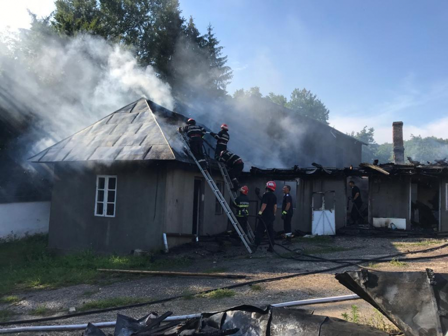 Incendiu la mănăstirea Buciumeni