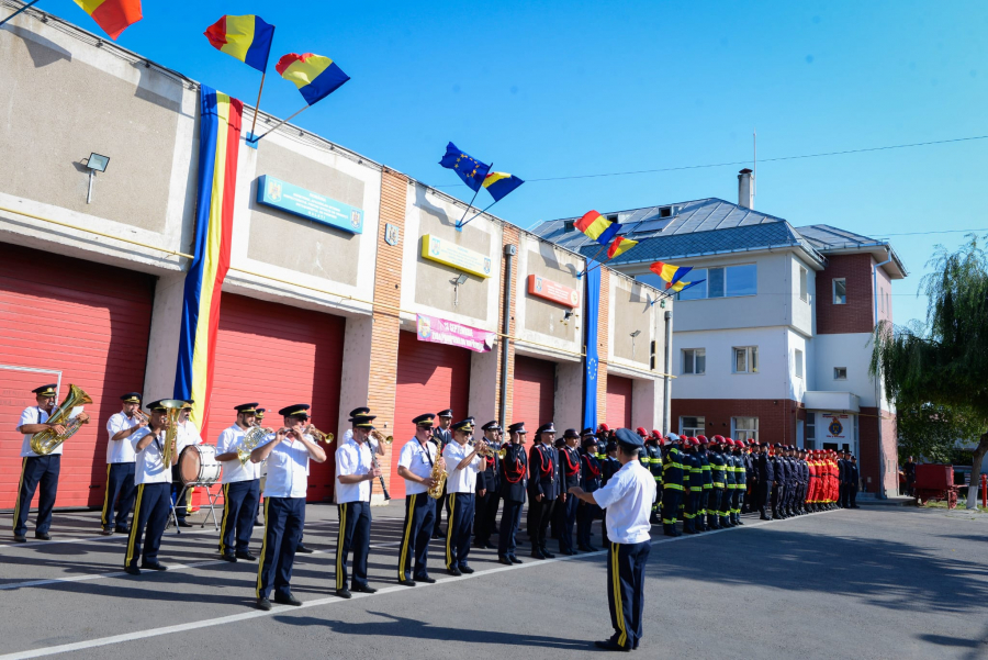 Pompierii militari și-au dat mâna, de ziua lor