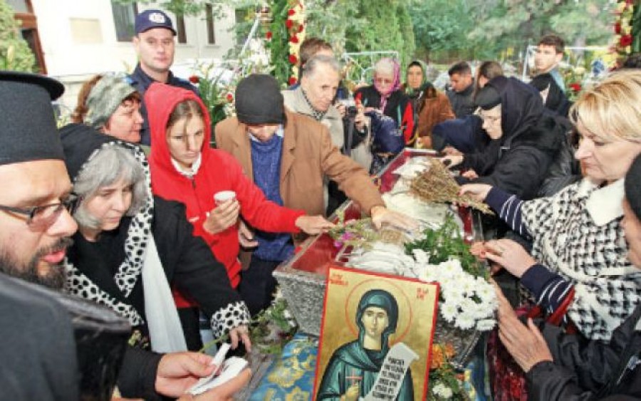 O femeie de 61 de ani aflată în pelerinaj la moaştele Sf. Parascheva de la Iaşi a murit