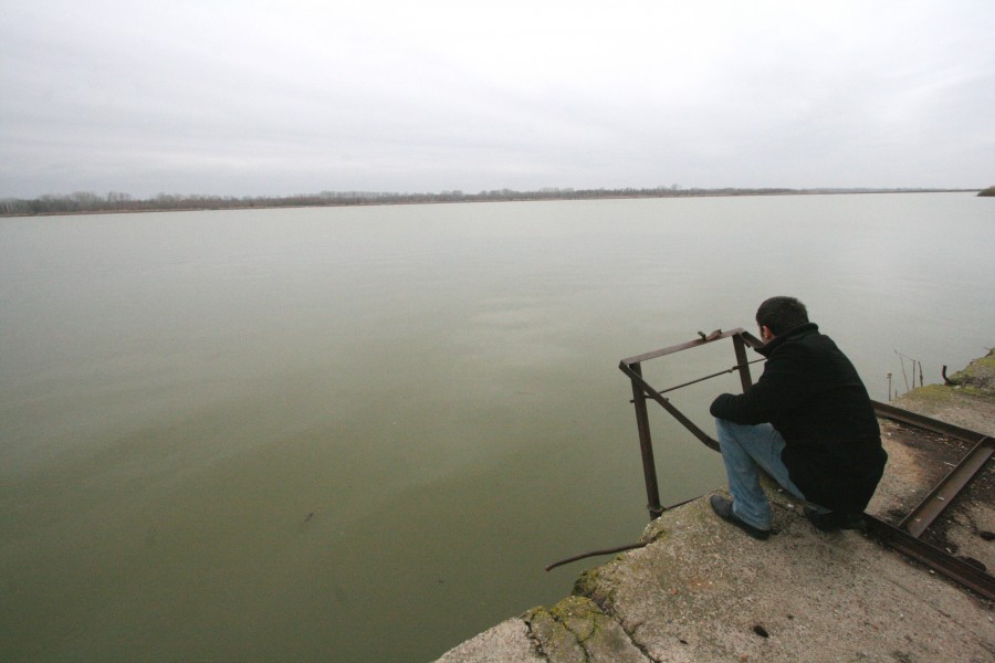 Ferma piscicolă, făcută praf: Vlădeşti - cum a dispărut patria crapului (GALERIE FOTO)