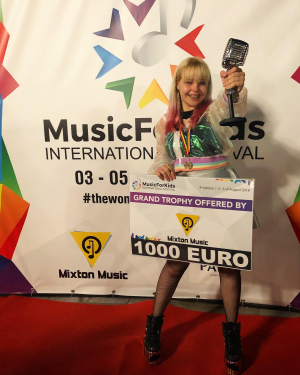 FOTO și VIDEO. Marele trofeu şi alte şase premii, la Festivalul ”Music For Kids”. O nouă performanţă a elevelor Andreei Ignat