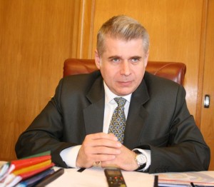 Interviu cu prefectul judeţului Galaţi, Emanoil-Cătălin Bocăneanu: &quot;Asocierea Galaţi-Brăila poate bate Constanţa&quot;