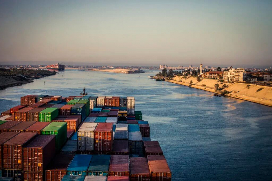 Egiptul vrea să lărgească Canalul Suez