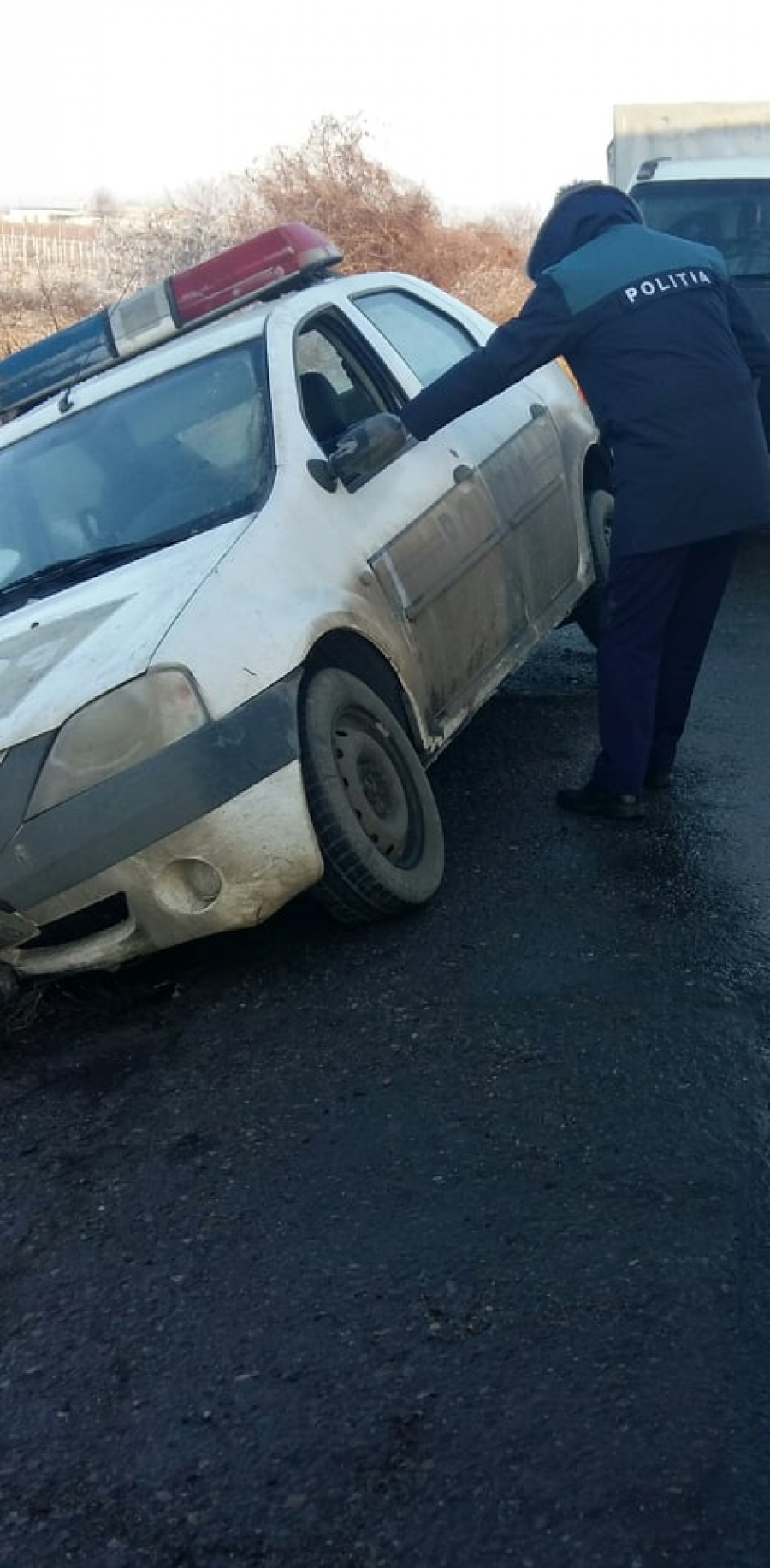 Maşină de poliţie, accident în misiune