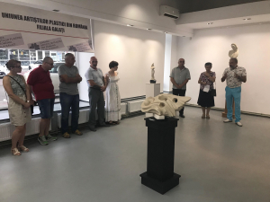 Autorul - în colţ, lângă criticul Mariana Cocoş şi preşedintele Sava David