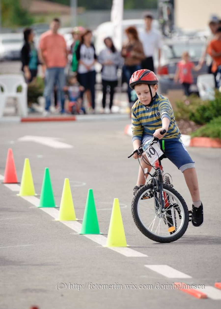 Juniorii sunt aşteptaţi la un CONCURS de "bicicleală"