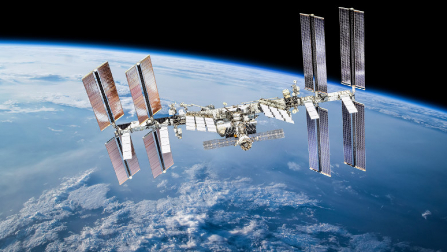 Un program creat de trei elevi români va rula pe Stația Spațială Internațională