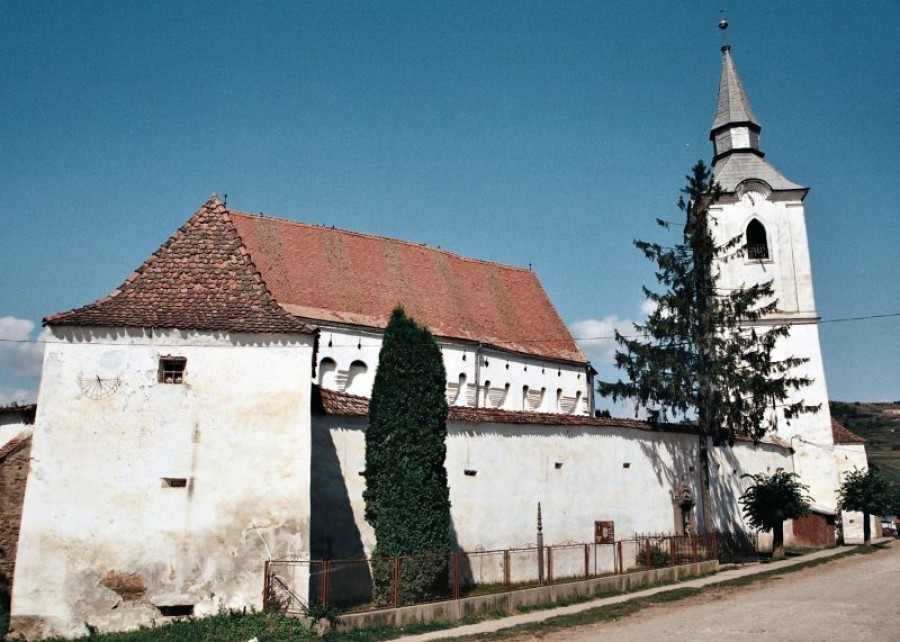 Destinaţii spirituale: Biserica fortificată de la Dârjiu
