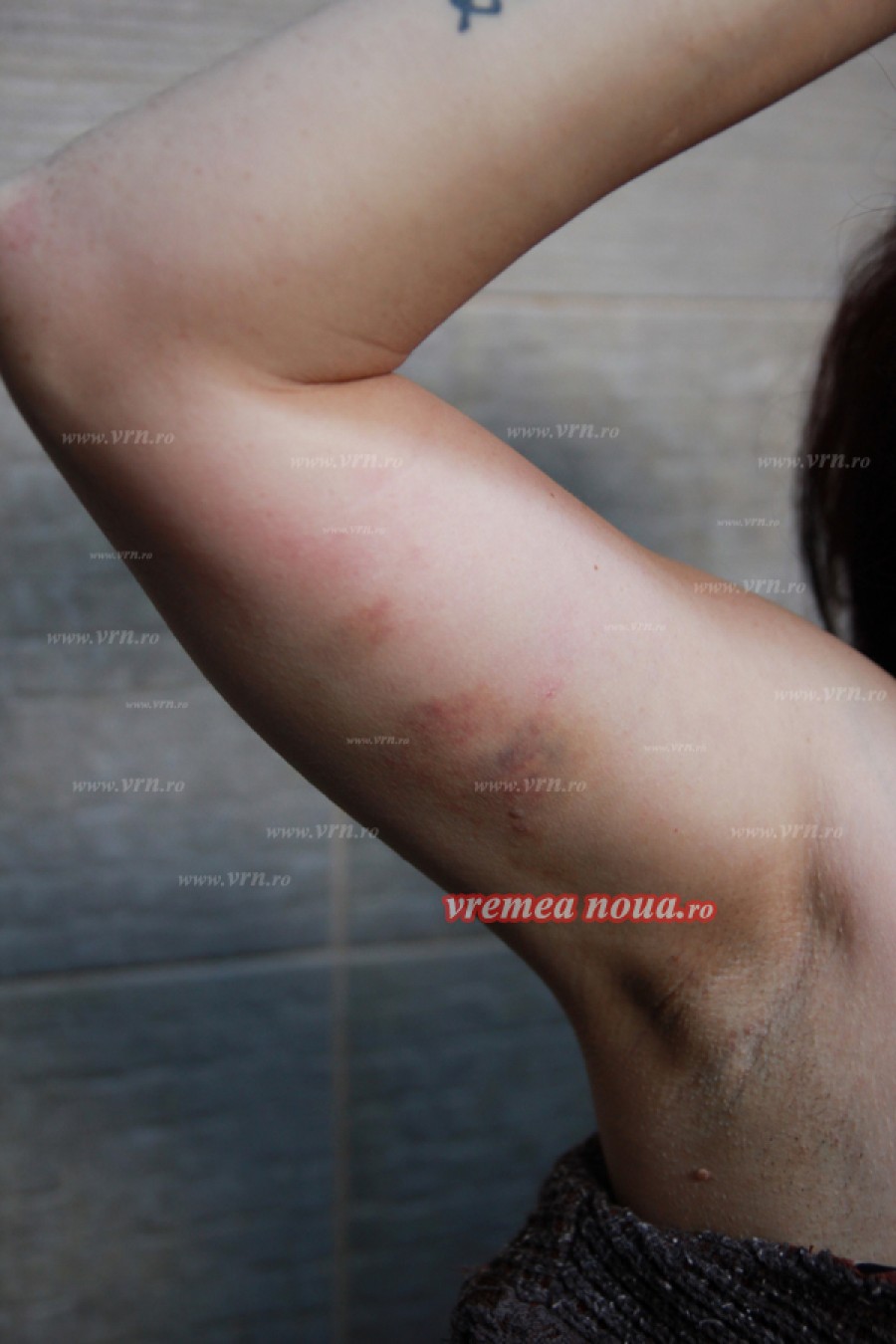 VASLUI: O FEMEIE s-a luat la BĂTAIE, în trafic, cu AGENTUL DE POLIŢIE 