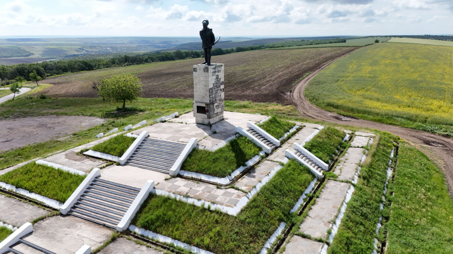 Statuia lui Ioan Vodă cel Viteaz de la Roșcani va fi restaurată cu un milion de euro