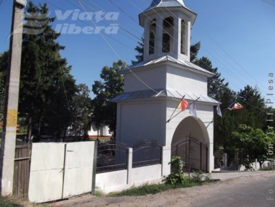 Amândouă bisericile din Bereşti, sparte în aceeaşi zi