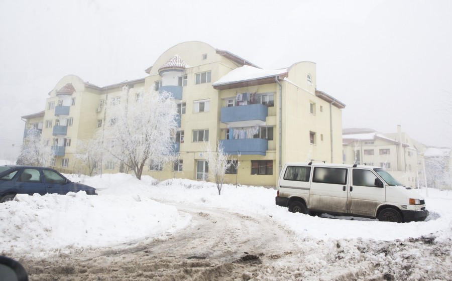 Jaf şi minciună/ La construirea cartierului Siret s-a furat pe întrecute