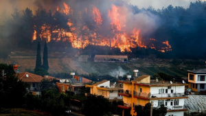 Incendiile forestiere din Turcia amenință și stațiunile turistice