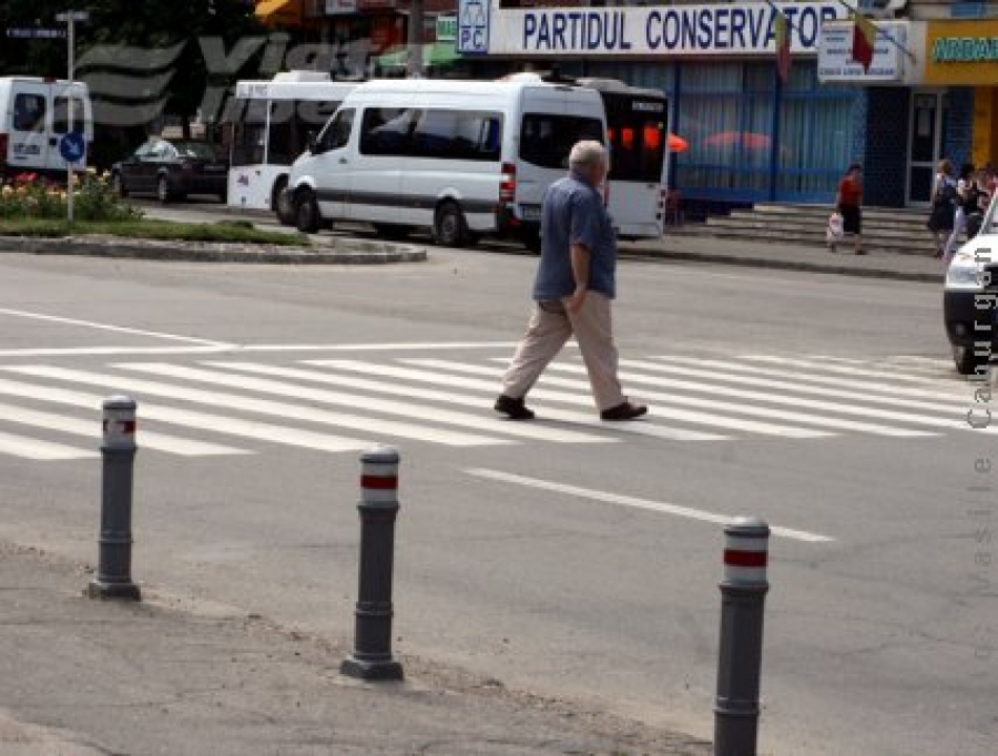 Gălăţean accidentat de maxi-taxi pe zebră